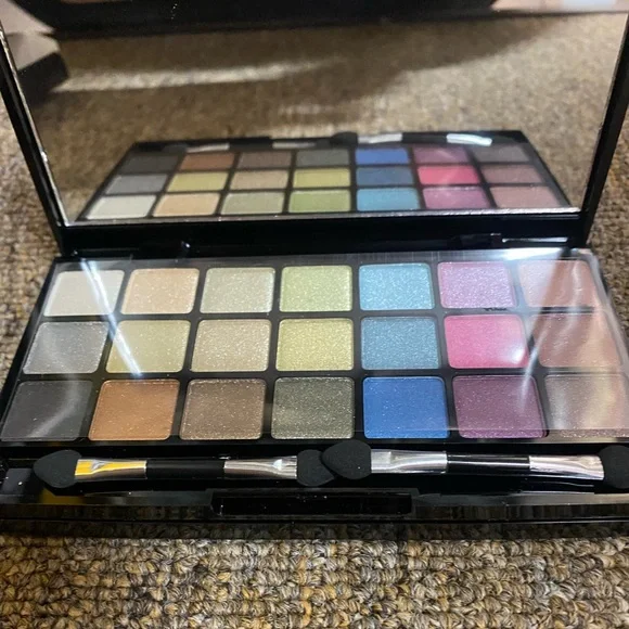 Designer makeup set - Picture 7 of 10